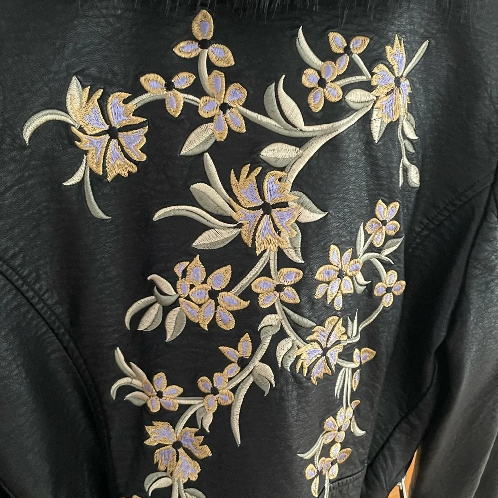 Faux fur trimmed embroidered jacket - Picture 5 of 8